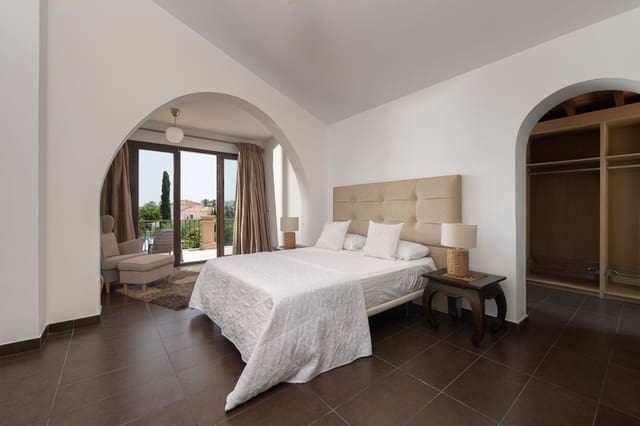 4 sypialnia Willa na sprzedaż w Golden Mile, Marbella z basenem garażem - 2 875 000 € (Ref: 8789250)