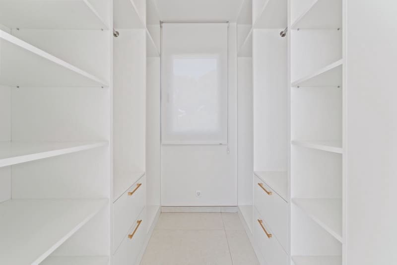 4 bedroom Villa for sale in Marbella with pool garage - € 2,390,000 (Ref: 8789251)