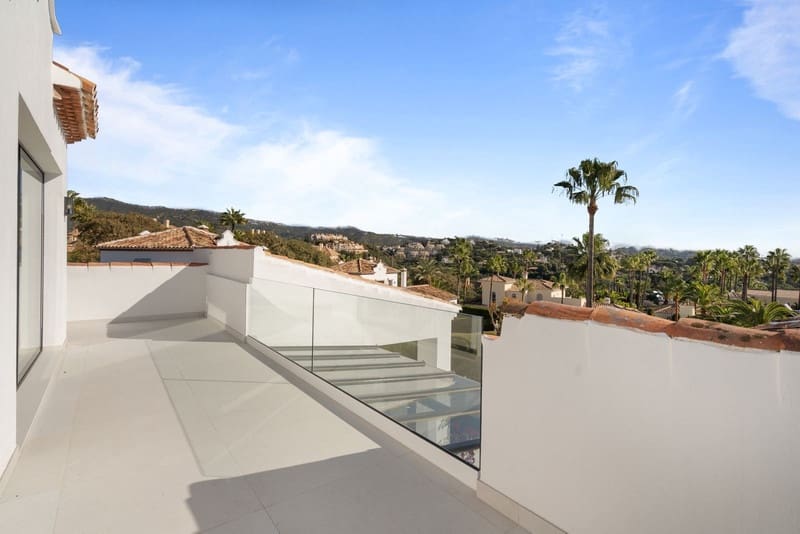 4 bedroom Villa for sale in Marbella with pool garage - € 2,390,000 (Ref: 8789251)