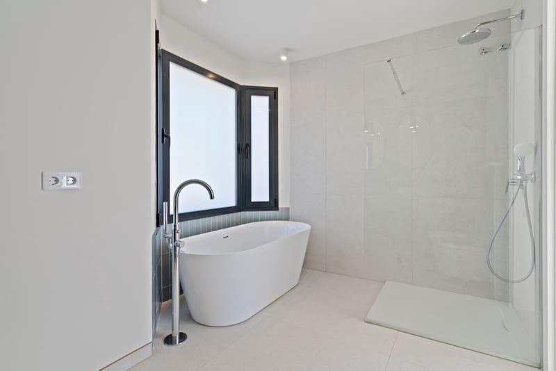 4 bedroom Villa for sale in Marbella with pool garage - € 2,390,000 (Ref: 8789251)