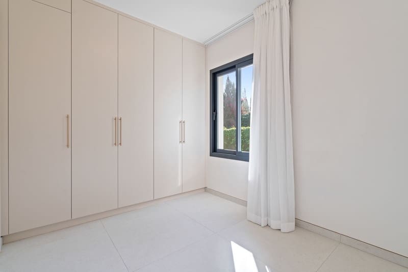 4 bedroom Villa for sale in Marbella with pool garage - € 2,390,000 (Ref: 8789251)