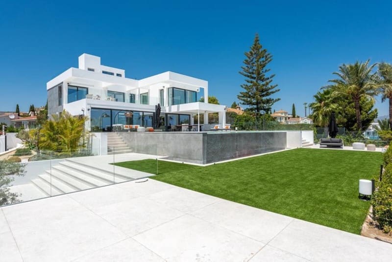 6 bedroom Villa for sale in New Golden Mile with pool garage - € 4,980,000 (Ref: 8798363)