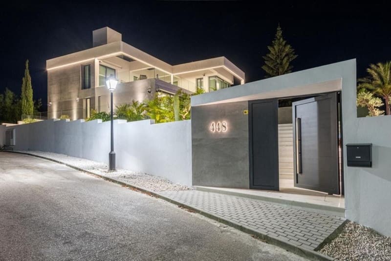 6 bedroom Villa for sale in New Golden Mile with pool garage - € 4,980,000 (Ref: 8798363)