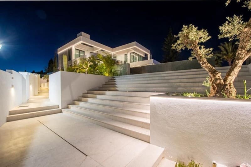 6 bedroom Villa for sale in New Golden Mile with pool garage - € 4,980,000 (Ref: 8798363)