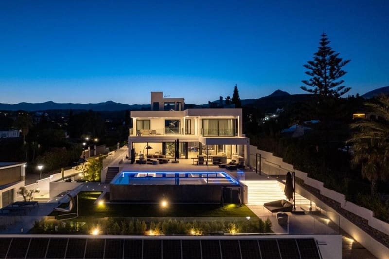 6 bedroom Villa for sale in New Golden Mile with pool garage - € 4,980,000 (Ref: 8798363)