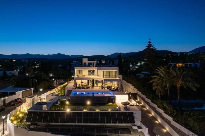 6 bedroom Villa for sale in New Golden Mile with pool garage - € 4,980,000 (Ref: 8798363)