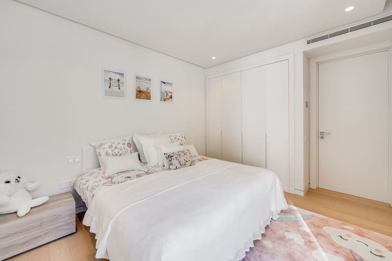 3 sypialnia Apartament na sprzedaż w Ojen z basenem garażem - 1 250 000 € (Ref: 8798364)