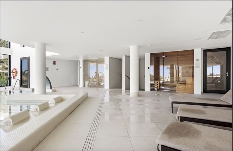 3 sypialnia Apartament na sprzedaż w Ojen z basenem garażem - 1 250 000 € (Ref: 8798364)