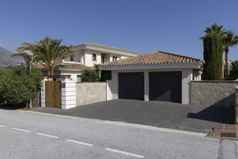 6 sovrum Villa till salu i Mijas Costa med pool garage - 2 700 000 € (Ref: 8805757)