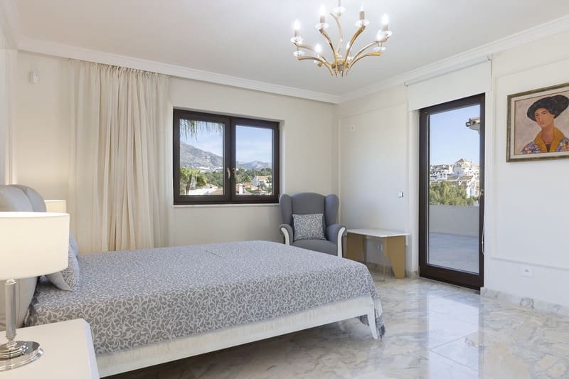 6 sovrum Villa till salu i Mijas Costa med pool garage - 2 700 000 € (Ref: 8805757)