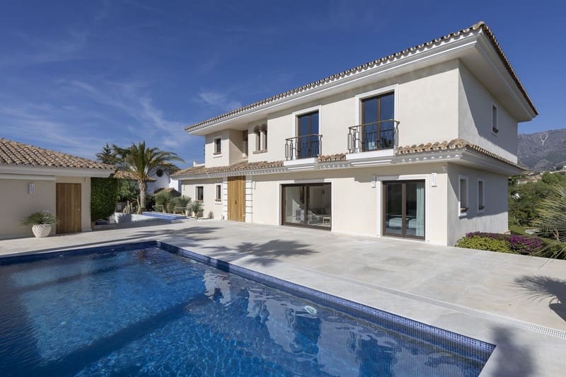 6 sovrum Villa till salu i Mijas Costa med pool garage - 2 700 000 € (Ref: 8805757)