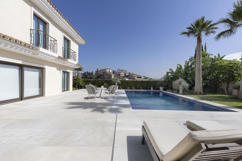 6 sovrum Villa till salu i Mijas Costa med pool garage - 2 300 000 € (Ref: 8805757)