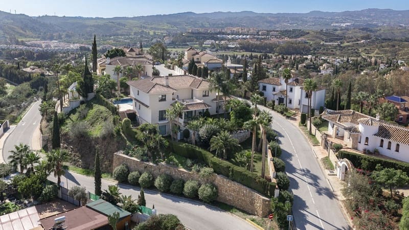6 sovrum Villa till salu i Mijas Costa med pool garage - 2 300 000 € (Ref: 8805757)