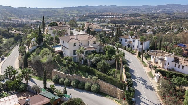 6 sypialnia Willa na sprzedaż w Mijas Costa, Mijas z basenem garażem - 2 300 000 € (Ref: 8805757)