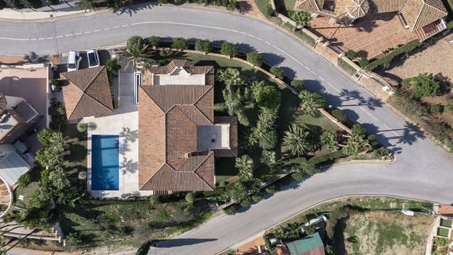 6 sypialnia Willa na sprzedaż w Mijas Costa, Mijas z basenem garażem - 2 300 000 € (Ref: 8805757)