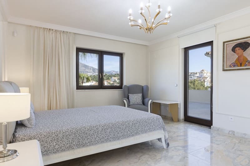 6 sovrum Villa till salu i Mijas Costa med pool garage - 2 300 000 € (Ref: 8805757)