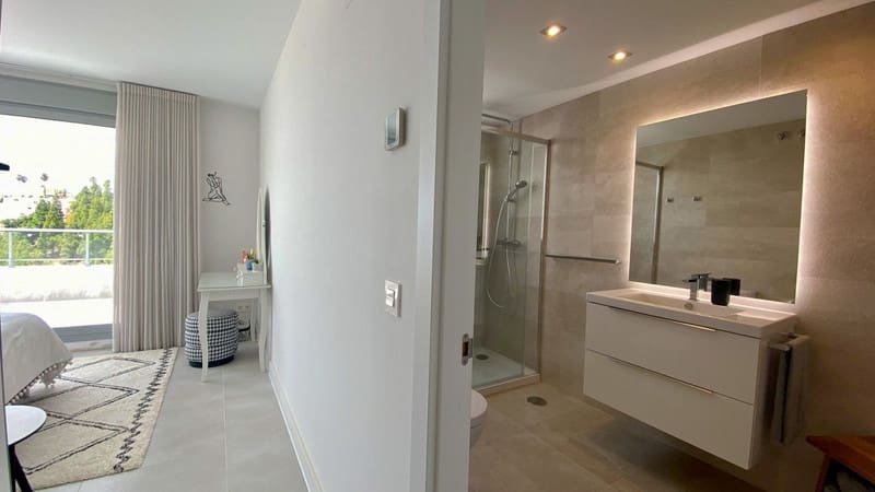 4 bedroom Penthouse for sale in Mijas Costa with pool garage - € 895,000 (Ref: 8805763)