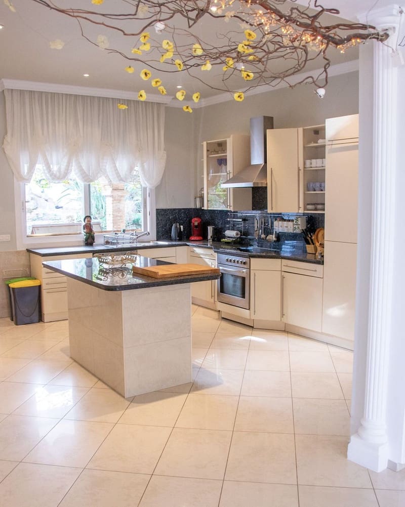 7 soveværelse Villa til salg i Marbella med swimmingpool garage - € 2.285.000 (Ref: 8809382)