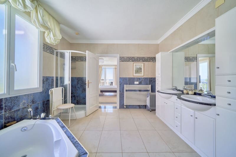7 soveværelse Villa til salg i Marbella med swimmingpool garage - € 2.285.000 (Ref: 8809382)