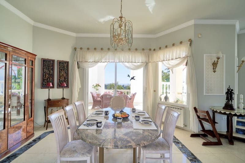 7 soveværelse Villa til salg i Marbella med swimmingpool garage - € 2.285.000 (Ref: 8809382)