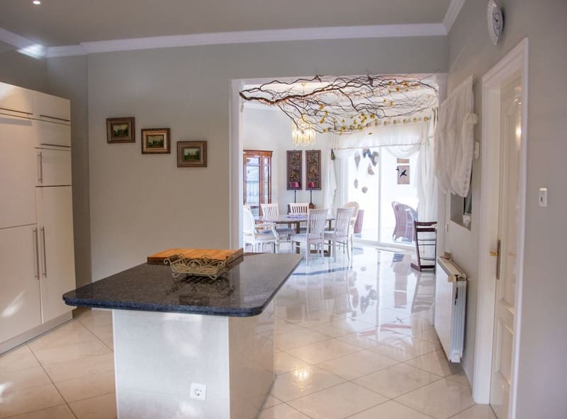 7 soveværelse Villa til salg i Marbella med swimmingpool garage - € 2.285.000 (Ref: 8809382)
