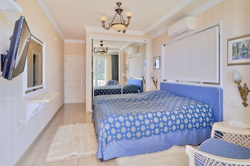 7 soveværelse Villa til salg i Marbella med swimmingpool garage - € 2.285.000 (Ref: 8809382)