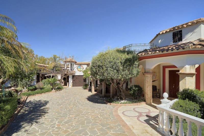 7 soveværelse Villa til salg i Marbella med swimmingpool garage - € 2.285.000 (Ref: 8809382)