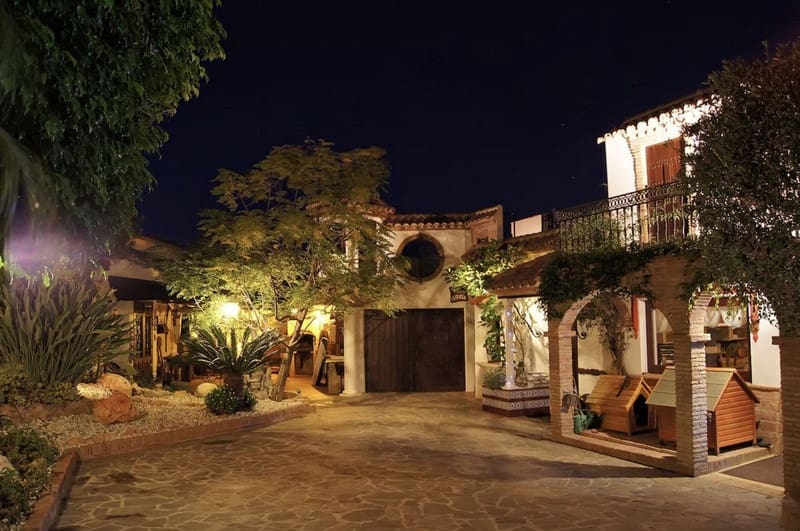 7 soveværelse Villa til salg i Marbella med swimmingpool garage - € 2.285.000 (Ref: 8809382)