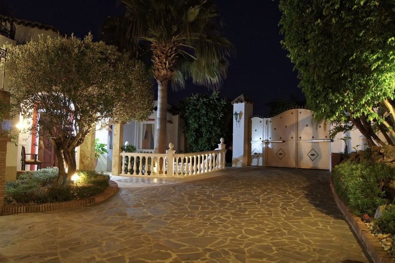 7 soveværelse Villa til salg i Marbella med swimmingpool garage - € 2.285.000 (Ref: 8809382)