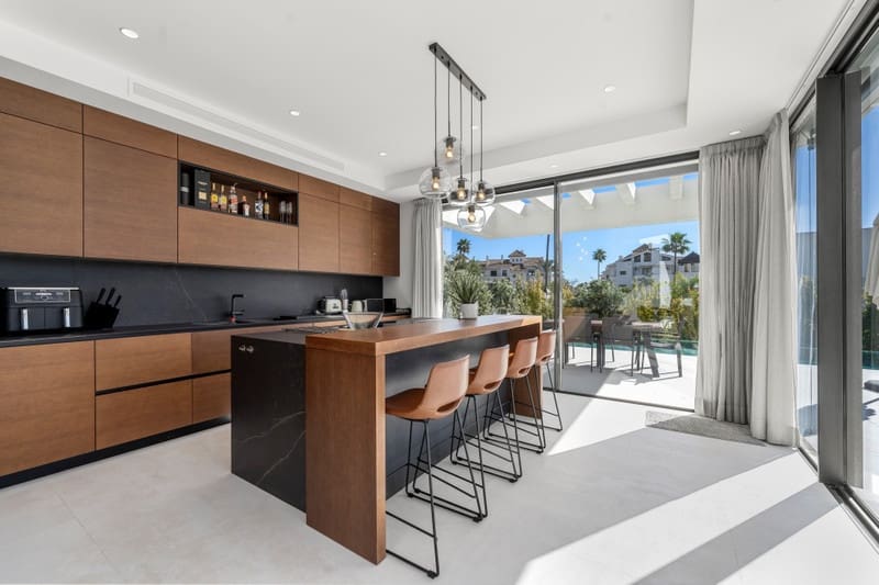 4 sovrum Villa till salu i Benahavis med pool garage - 2 100 000 € (Ref: 8809383)