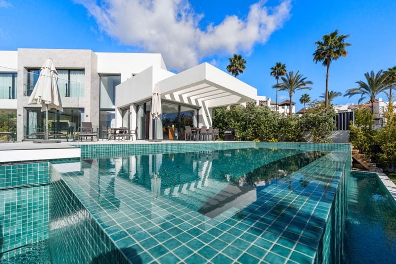 4 sovrum Villa till salu i Benahavis med pool garage - 2 100 000 € (Ref: 8809383)