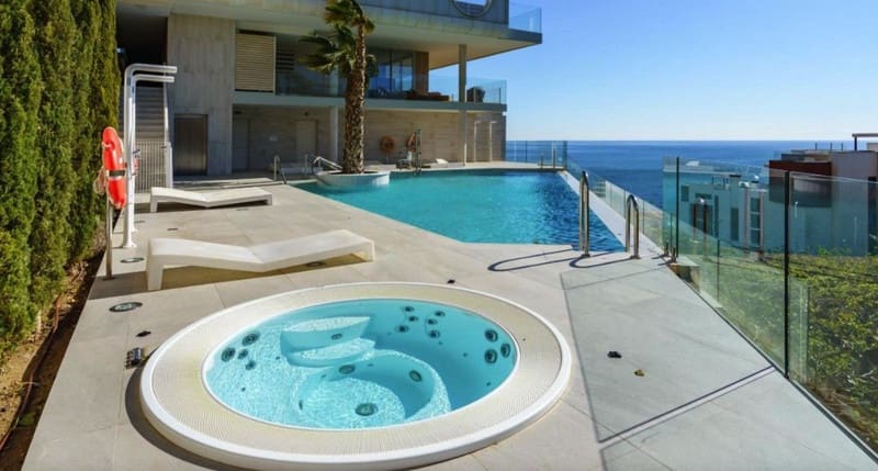 Apartamento de 3 habitaciones en Fuengirola en venta con piscina - 1.340.000 € (Ref: 8809389)