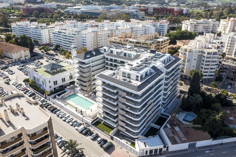 2 makuuhuone Huoneisto myytävänä paikassa Fuengirola mukana uima-altaan 
autotalli - 599 000 € (Ref: 8809394)