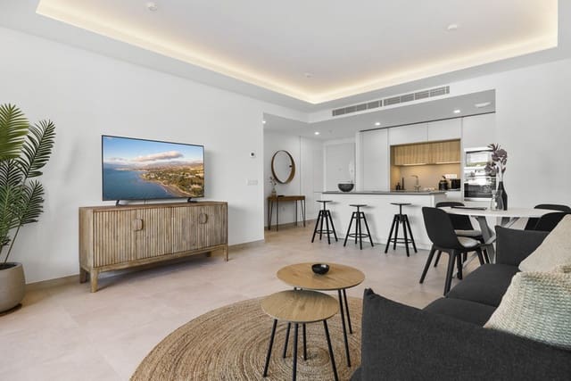 2 bedroom Apartment for sale in Fuengirola with pool garage - € 584,500 (Ref: 8809394)