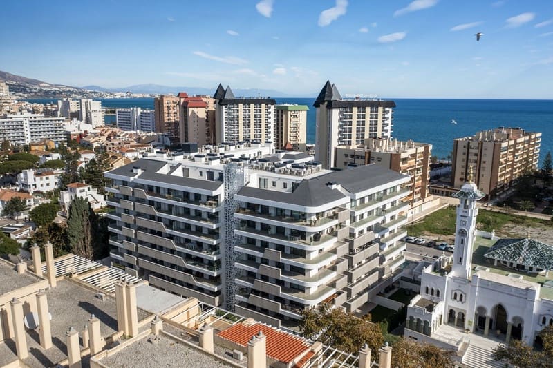2 sypialnia Apartament na sprzedaż w Fuengirola z basenem garażem - 584 500 € (Ref: 8809394)