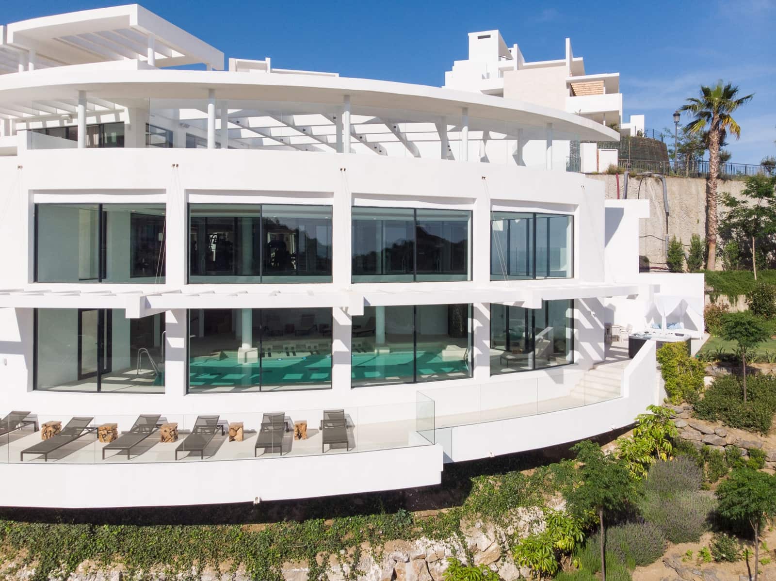 Apartamento de 2 habitaciones en Ojen en venta con piscina garaje - 799.000 € (Ref: 8824984)