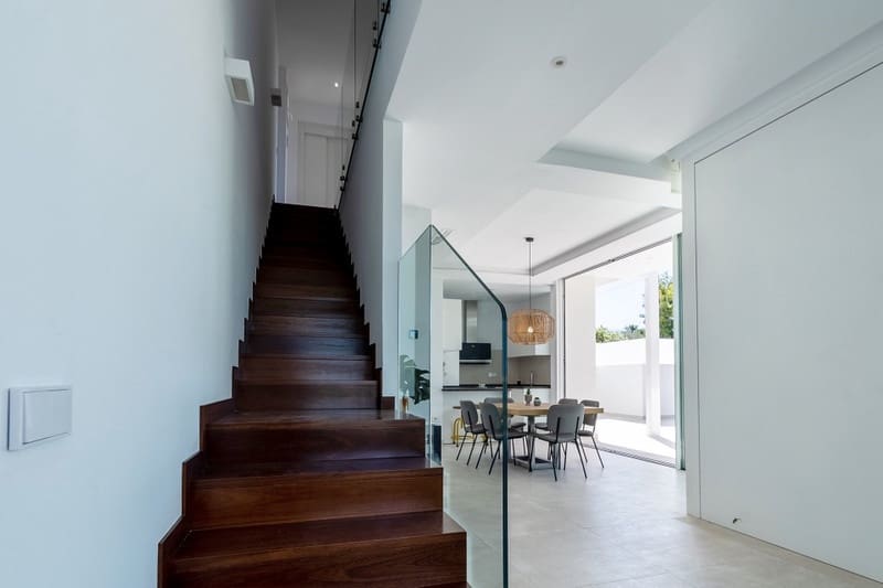 4 bedroom Villa for sale in Marbella with pool garage - € 1,950,000 (Ref: 8834191)