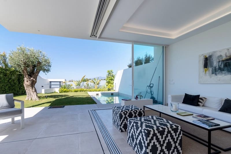 4 bedroom Villa for sale in Marbella with pool garage - € 1,950,000 (Ref: 8834191)