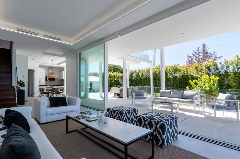 4 bedroom Villa for sale in Marbella with pool garage - € 1,950,000 (Ref: 8834191)