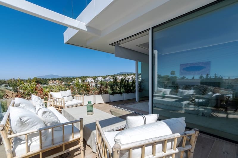 4 bedroom Villa for sale in Marbella with pool garage - € 1,950,000 (Ref: 8834191)