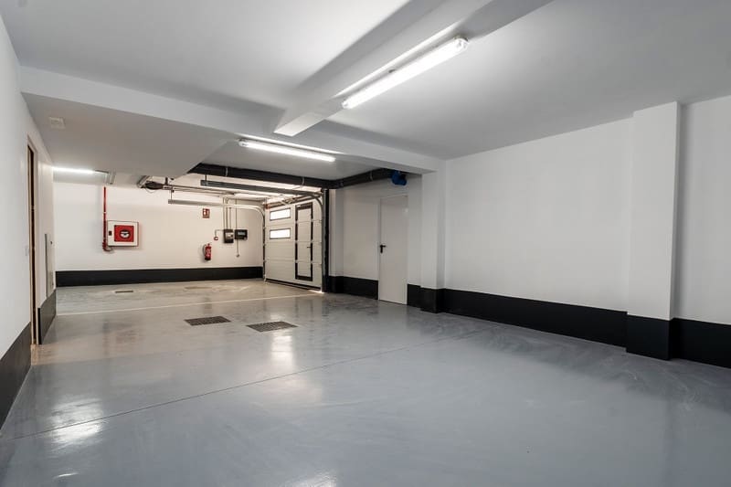 4 bedroom Villa for sale in Marbella with pool garage - € 1,950,000 (Ref: 8834191)