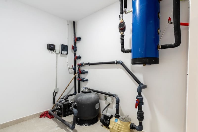 4 bedroom Villa for sale in Marbella with pool garage - € 1,950,000 (Ref: 8834191)