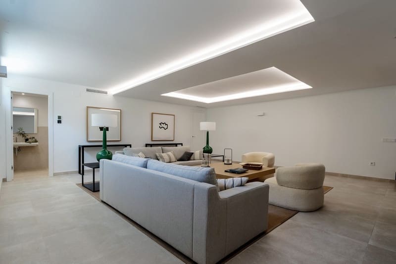 4 bedroom Villa for sale in Marbella with pool garage - € 1,950,000 (Ref: 8834191)