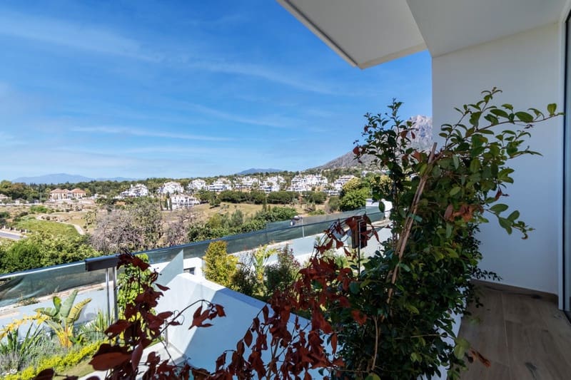 4 bedroom Villa for sale in Marbella with pool garage - € 1,950,000 (Ref: 8834191)