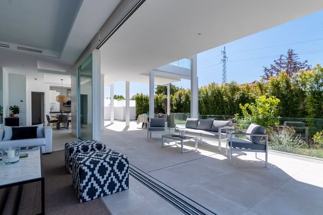 4 sovrum Villa till salu i Marbella med pool garage - 1 950 000 € (Ref: 8834191)