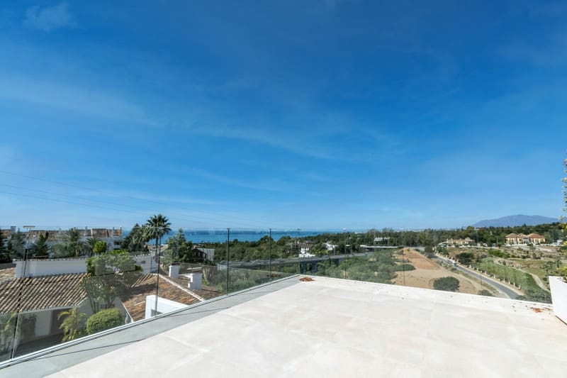 4 bedroom Villa for sale in Marbella with pool garage - € 1,950,000 (Ref: 8834191)