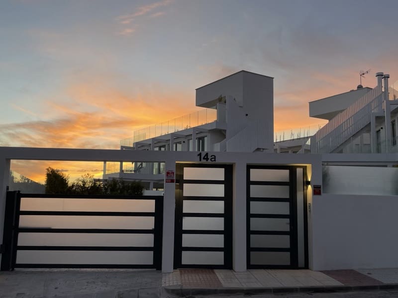 4 bedroom Villa for sale in Marbella with pool garage - € 1,950,000 (Ref: 8834191)