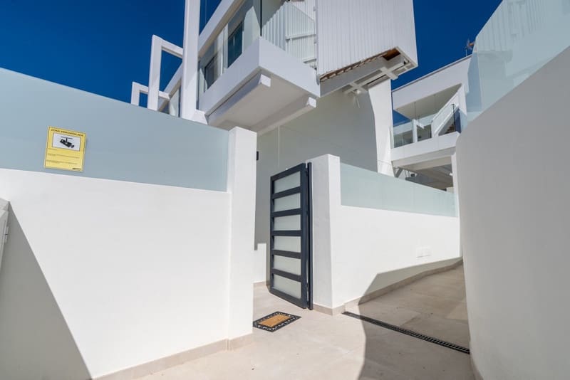 4 bedroom Villa for sale in Marbella with pool garage - € 1,950,000 (Ref: 8834191)