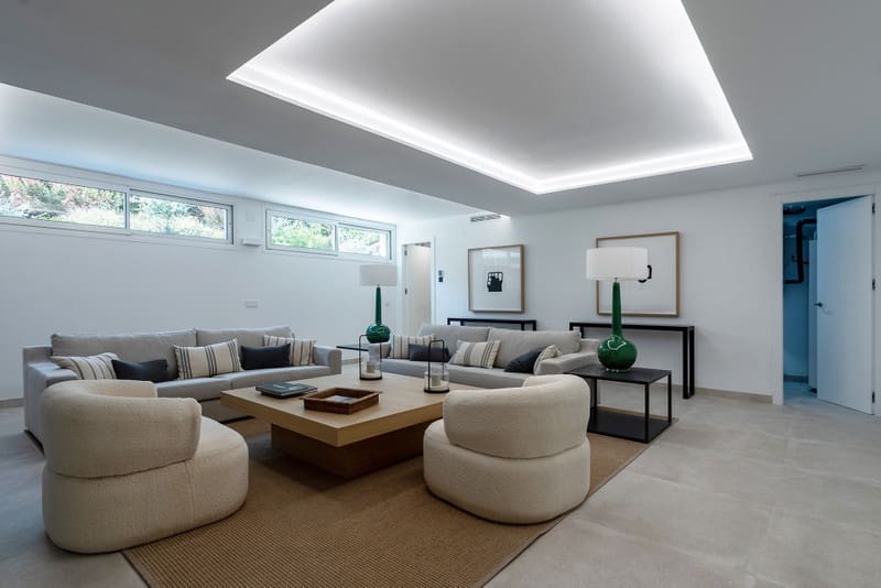 4 bedroom Villa for sale in Marbella with pool garage - € 1,950,000 (Ref: 8834191)