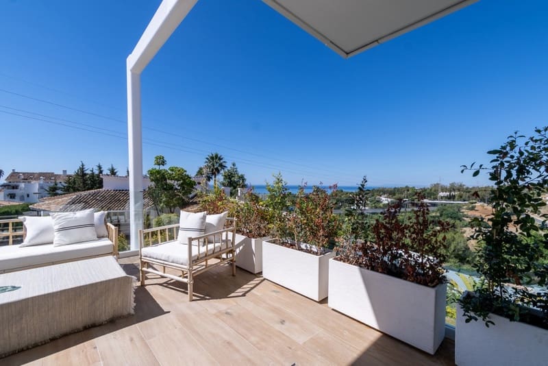4 bedroom Villa for sale in Marbella with pool garage - € 1,950,000 (Ref: 8834191)